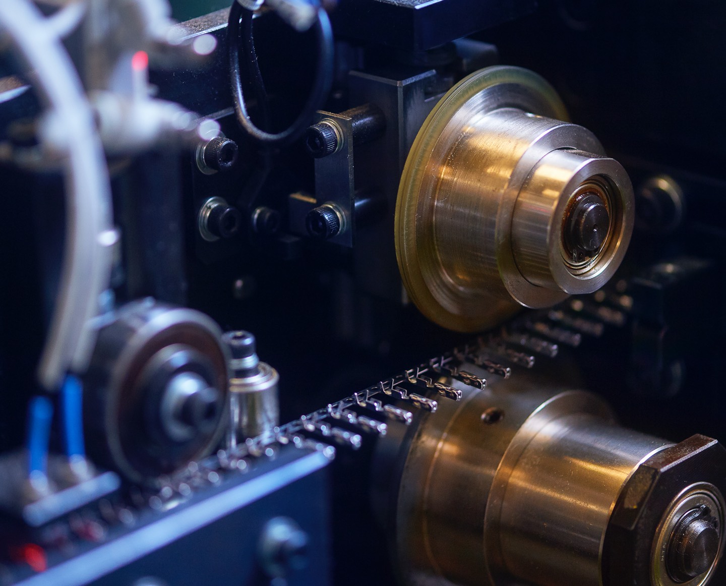 Close up shot of chain terminal winder.